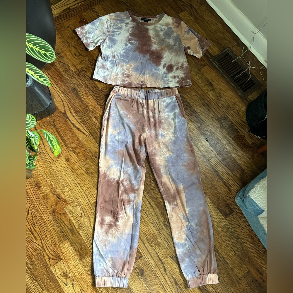Forever 21 Tie Dye Boxy Tee + Jogger Set (T-shirt material)